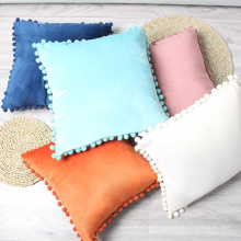 Housse de coussin en velours pour canapé boule de poils unie